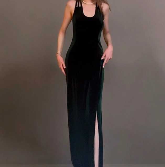 Długa sukienka suknia butelkowa zieleń welurowa obcisła z rozcięciem