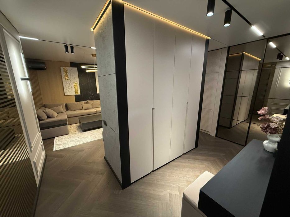 Двокімнатна квартира-студія в центрі міста!!Дизайнерський ремонт!!