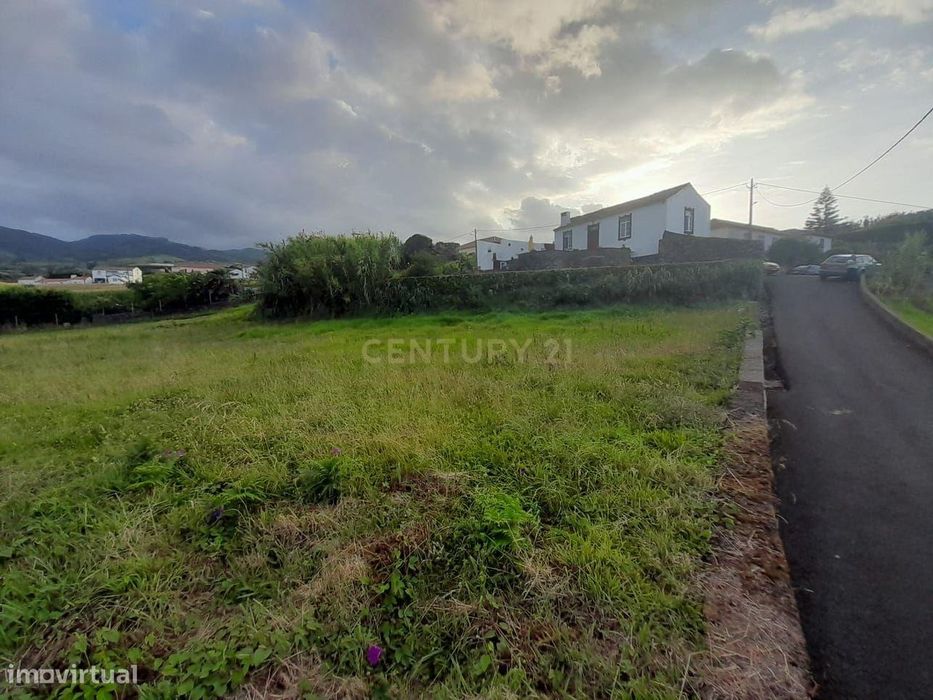 Terreno com excelente Localização na Lomba da Fazenda com 522m2