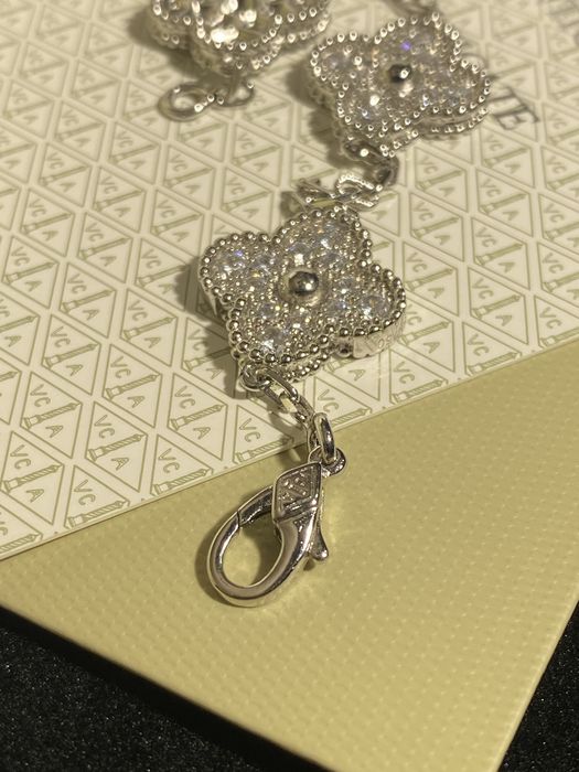 Вишуканий браслет у стилі Van Cleef & Arpels