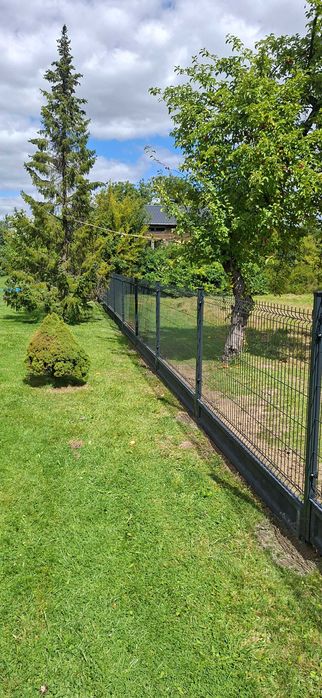 Montaż ogrodzeń z materialami panelowe