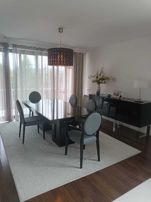 Mesa 6 cadeiras e Aparador