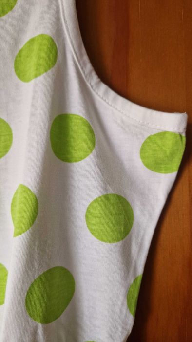 T-Shirt, Zara Kids, cor branca às bolas verdes, tamanho 13-14 anos