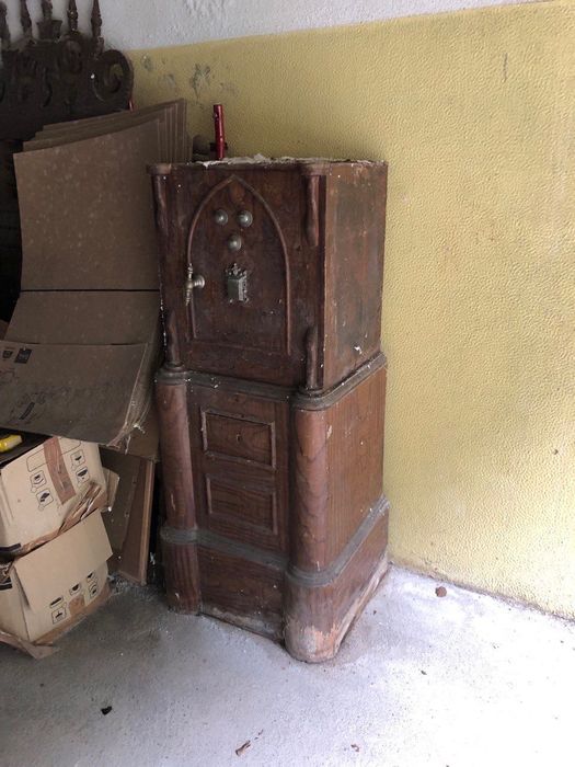 Cofre com base em madeira 90 euros