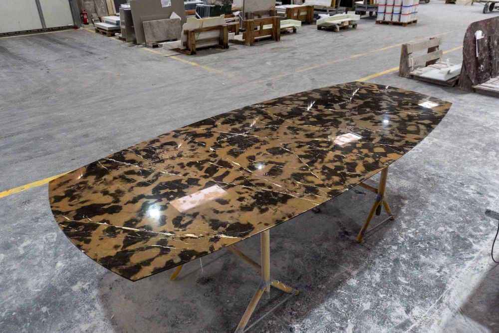 Mesas, tampos e bases em Mármore