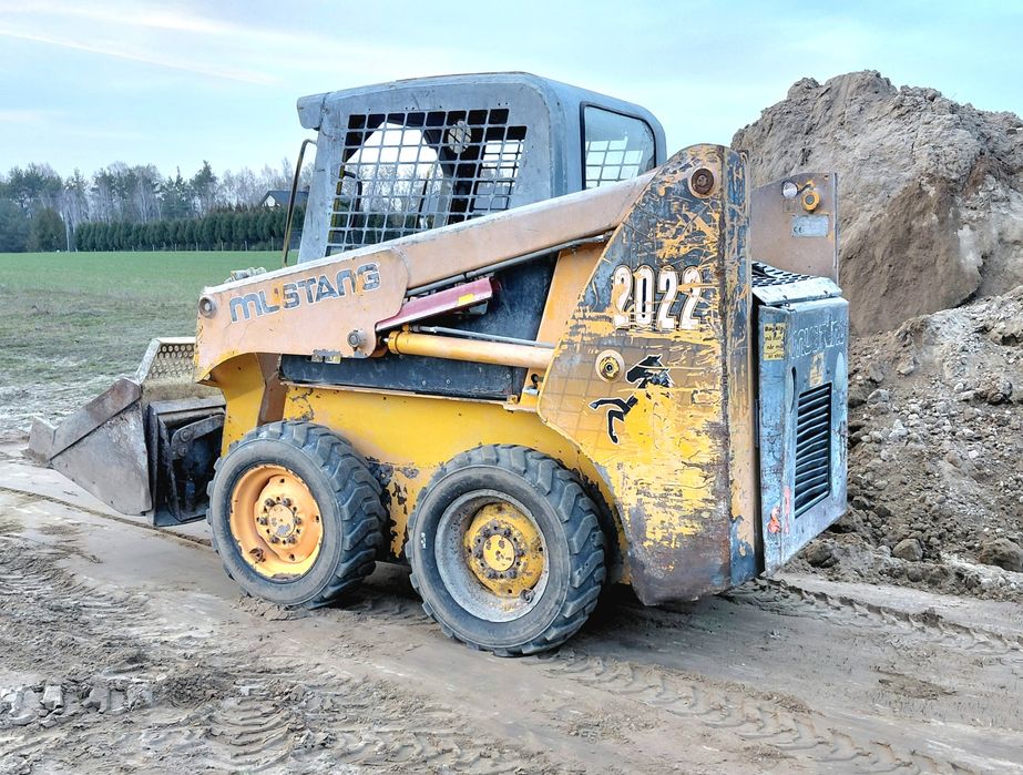 MUSTANG 2022 Miniładowarka Bobcat mini koparko ładowarka Cat 2000kg. 125cm.