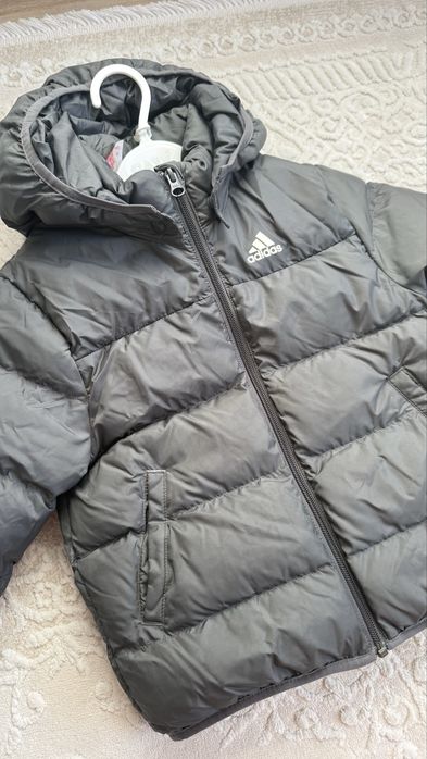 Куртка adidas , 5-6 років