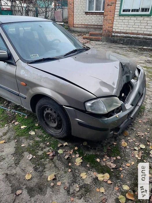Мазда 323f 1999 року 1,6 бензин після дтп