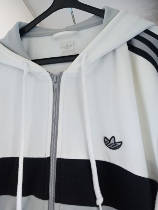 Casaco Adidas tamanho M sem uso