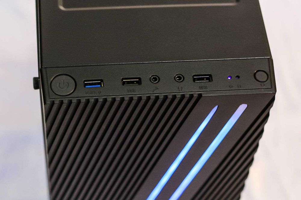 Komputer Mocarz RGB RYZEN 5/16GB/SSD1TB/GeforceRTX5050 8GB Do gier