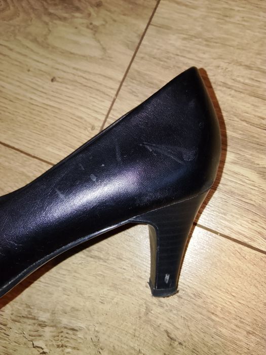 Buty damskie na obcasie w rozmiarze 37.