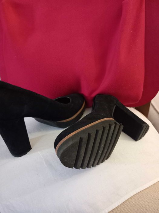 SAPATOS Pretos de Camurça - Salto Alto - COMO NOVOS
