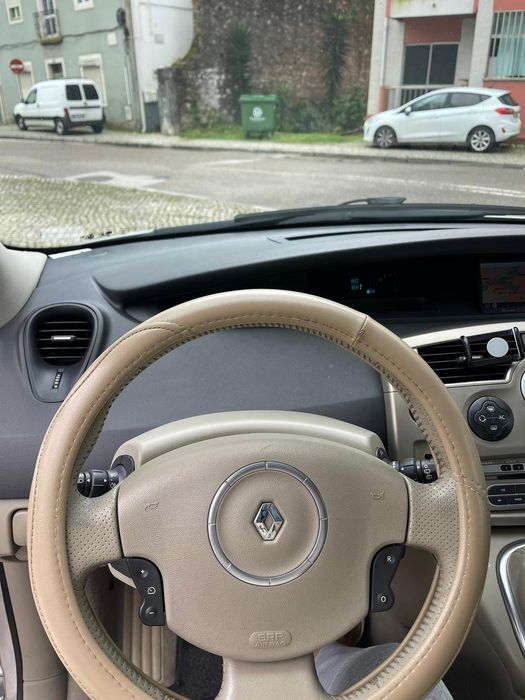 Grand Scenic ll
237.000KM