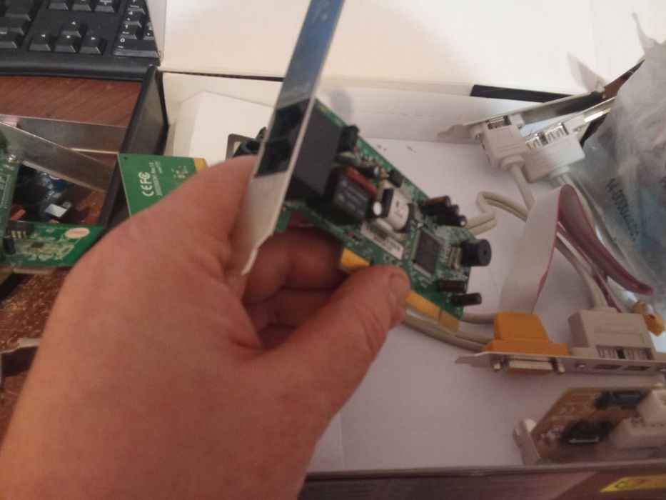 комплект відеокарта, звукові карти, мережеві карти шнурки