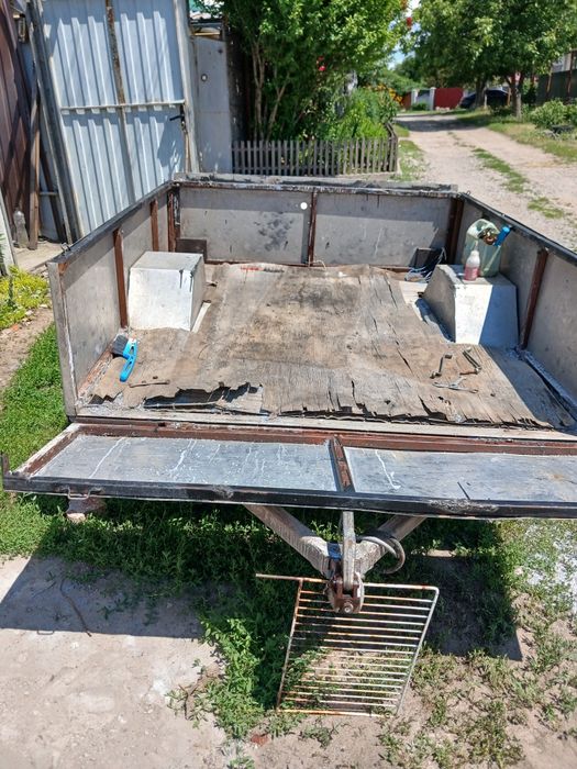 Продам три причепи до легкового автомобіля а гарному стані,один алюмінівий .торг