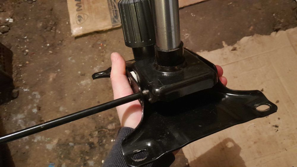 Пиастра 20х15 качающаяся офисного директорского кресла с газлифтом