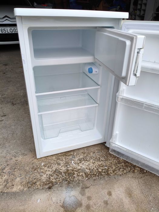 Mini frigorífico a funcionar bem