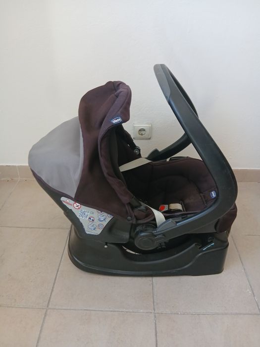 Ovinho Chicco usado com base para carro