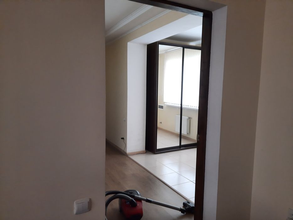 Продам два дома.