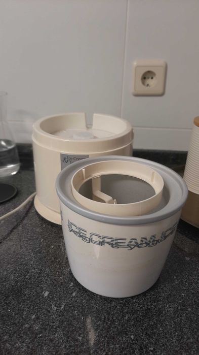 Máquina de gelados e iogurteira