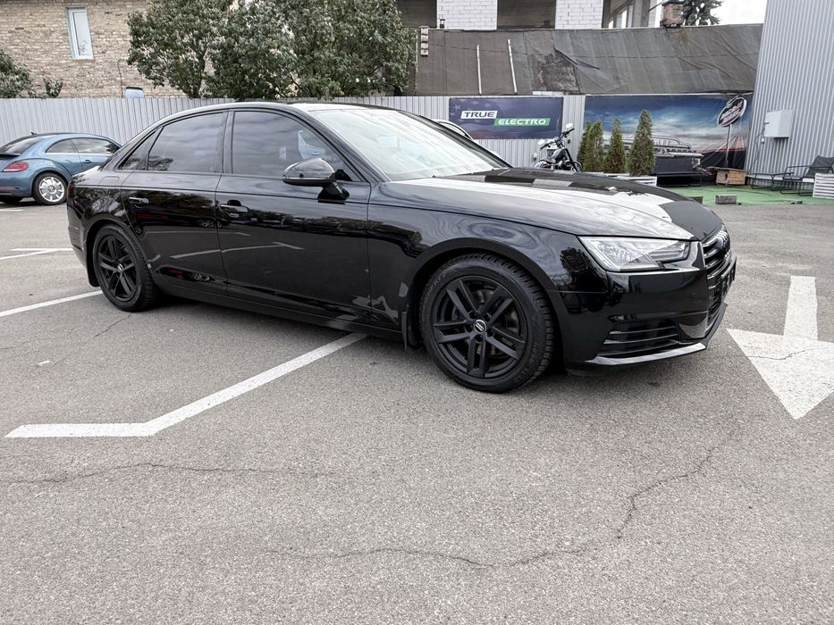 Продам власний автомобіль  Audi A4 b9