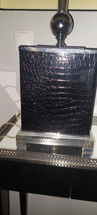 Consola com candeiro, castanho escura, prateada e espelho embutido