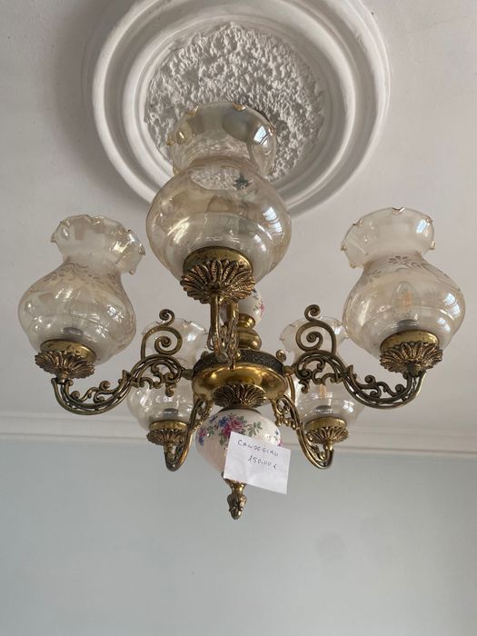 Candeeiro em porcelana e metal, cinco lâmpadas