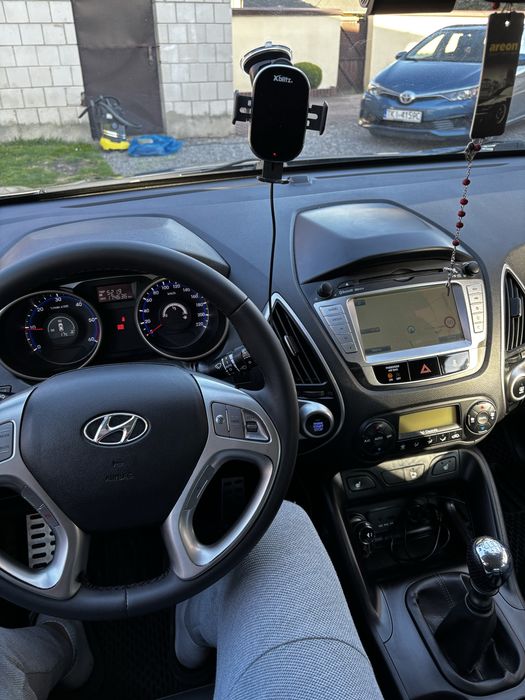 Hyundai IX35 2.0 Crdi 4 WD doinwestowany komplet opon zima lato na alufelgach