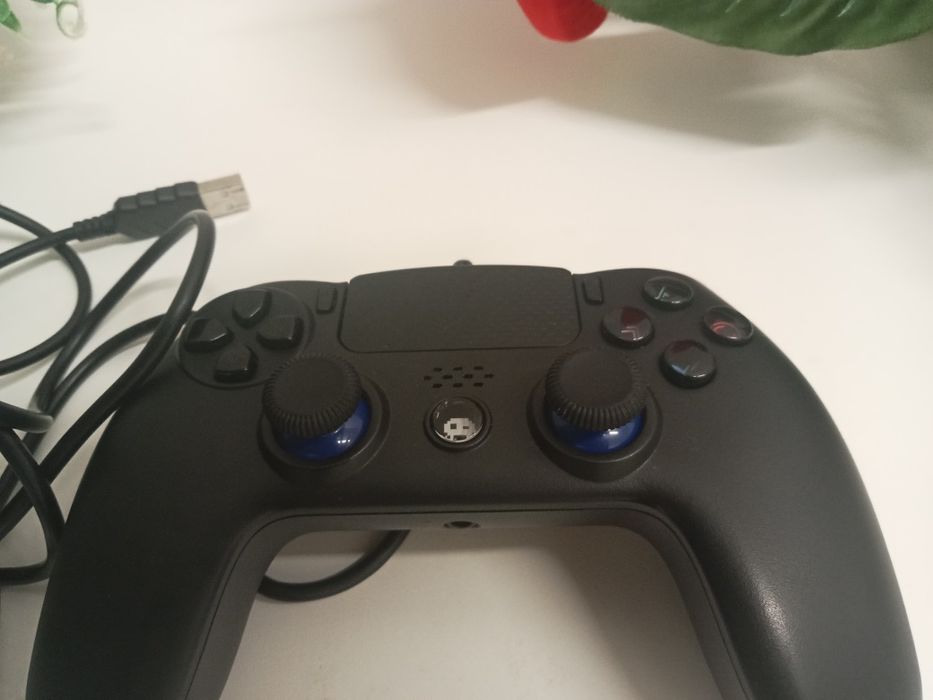 Comando com fio para jogar