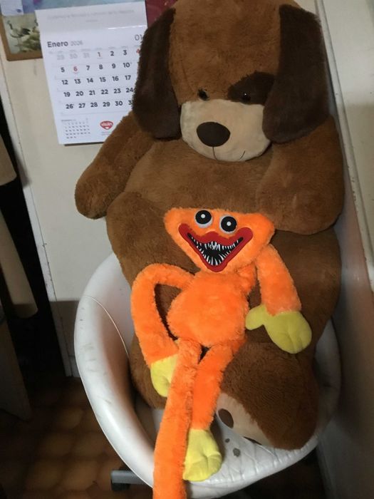 Peluches - cão gigante e joca