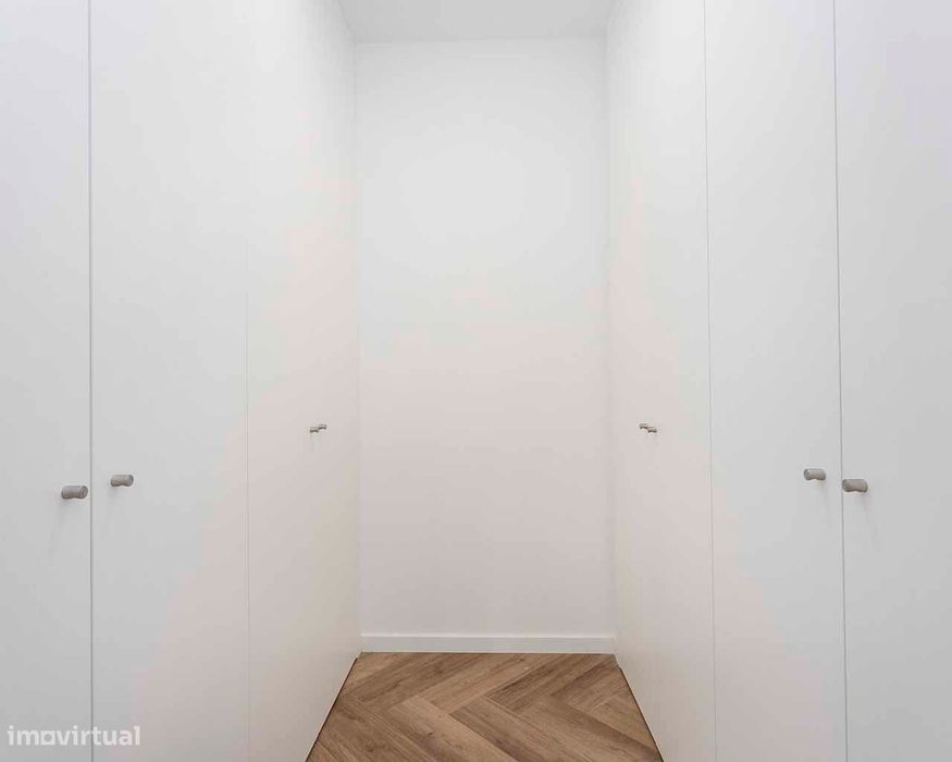 Moradia V3

3-bedroom townhouse