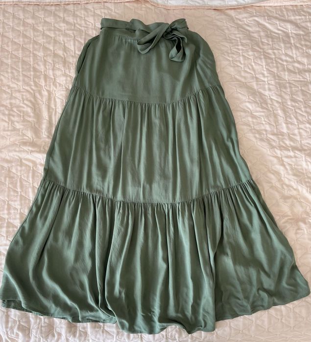 Sprzedam długą spódnicę.