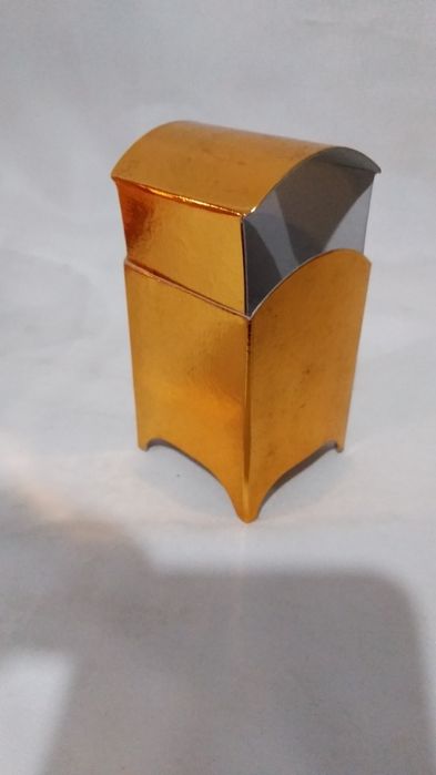 Коробка подарочная, картонная *Ларец* ,золотого цвета.