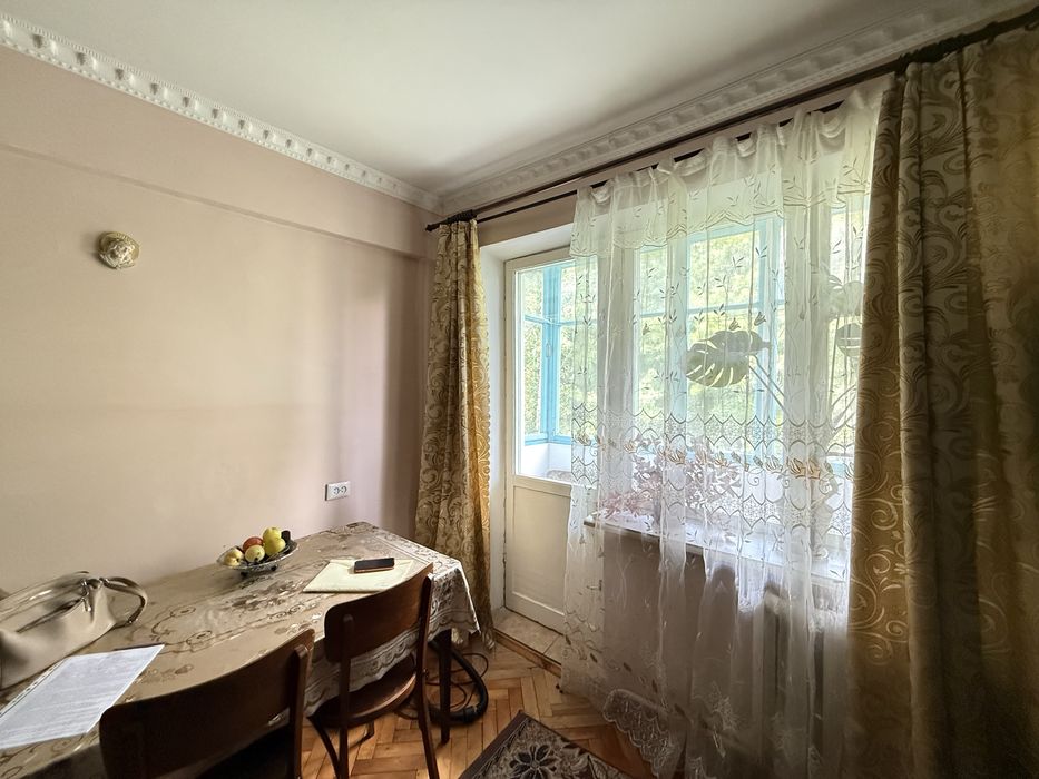 Продаж 3-кімнатної квартири по вул. Максима Кривоноса