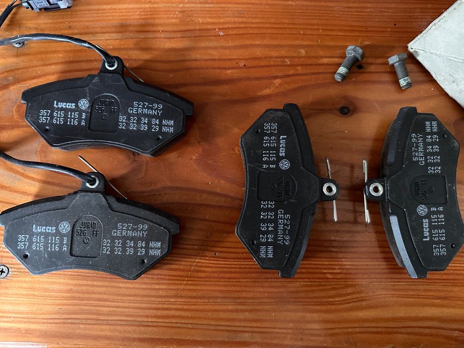 357698151C VAG Колодки гальмівні передні VW Golf III Vento 92-Оригінал