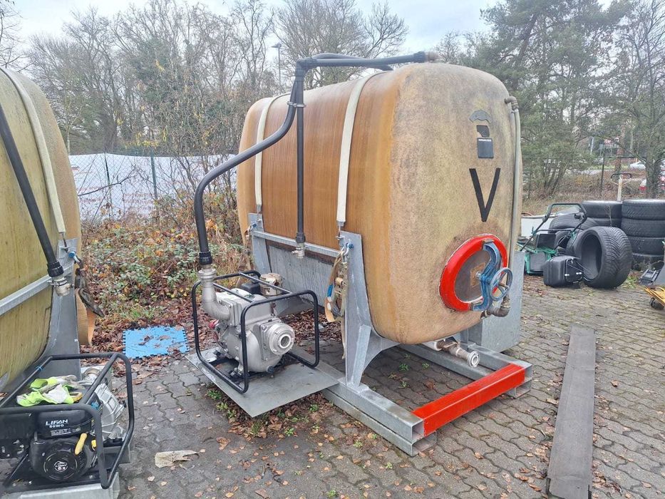 Motopompa ze zbiornikiem