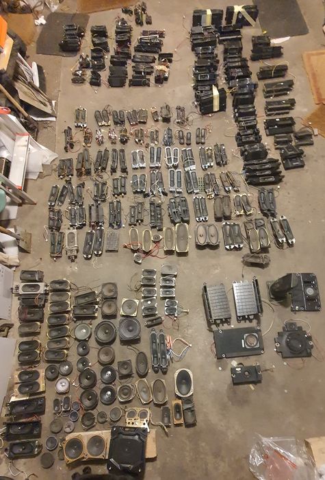 Głośniki z TV, wież, monitorów, ponad 200 sztuk hurt,  cena za całość