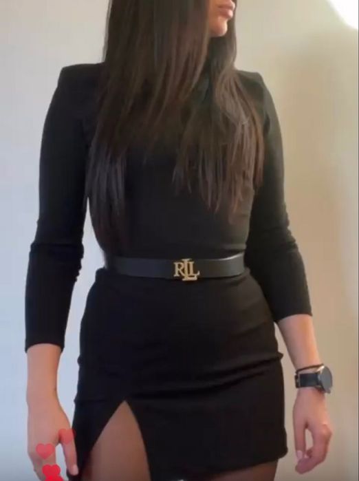 Платье с разрезом