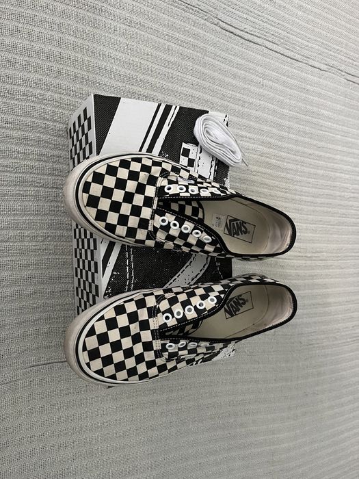 Vans classic preto e branco - tam. EU 42,5 US 9,5, como novos!