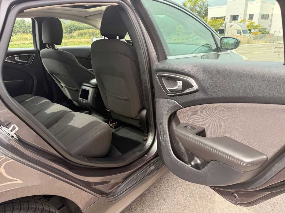 Chrysler 200 S      2015