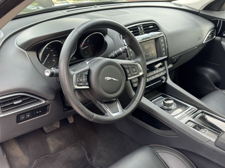 Jaguar F-Pace 2.0 180KM,AWD,Bezwypadkowy !!!