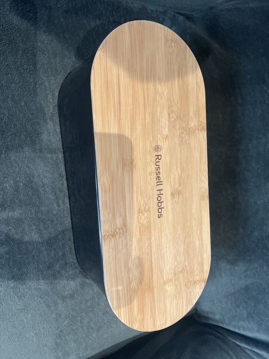 Продам стильну овальну хлібницю відомого британського бренду Russell Hobbs.