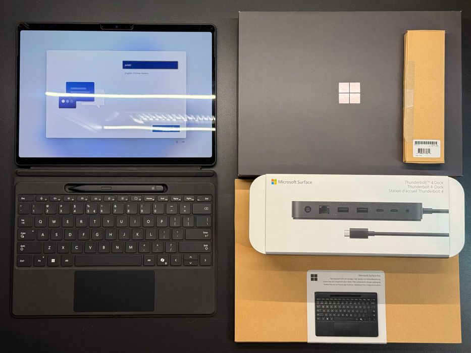 Microsoft Surface Flex Keyboard Copilot, Thnderbolt 4 hub, SmartPen2