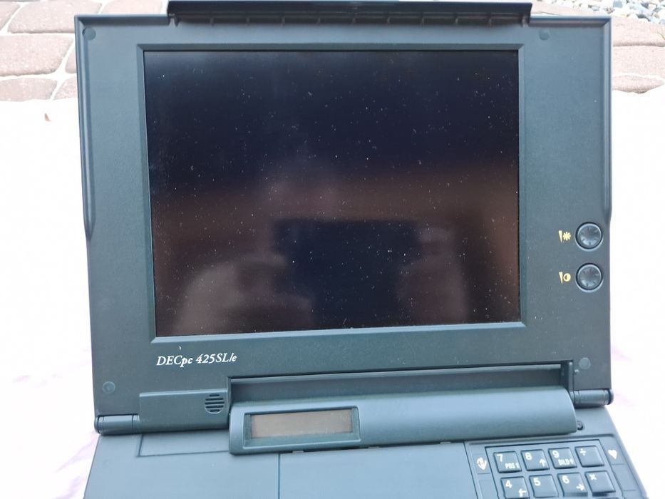 Za typowy laptop, DECpc425SLle.