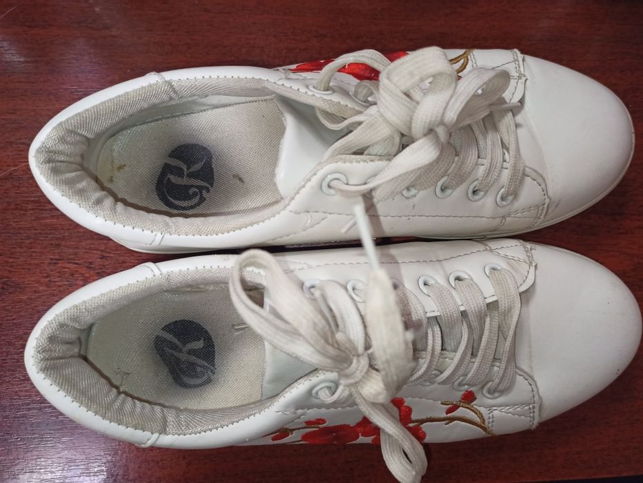 Кеди жіночі білі