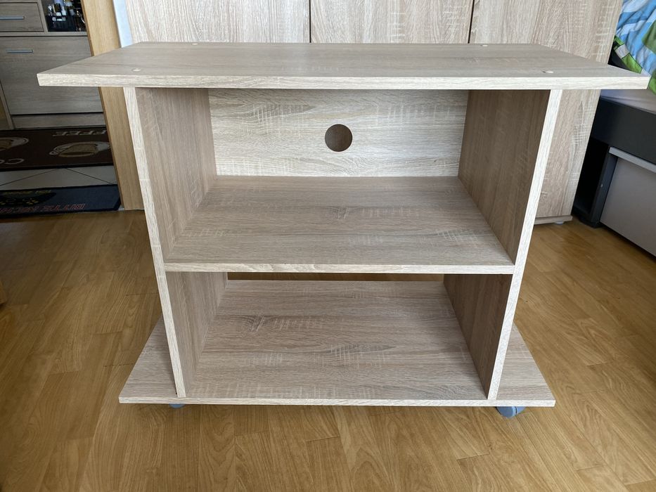 Szafka RTV na kółkach .