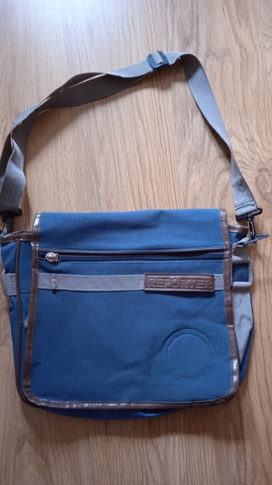 Torba na ramię lub do ręki.