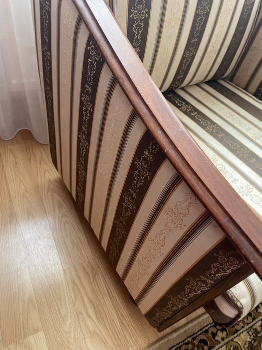Продам диван і два крісла