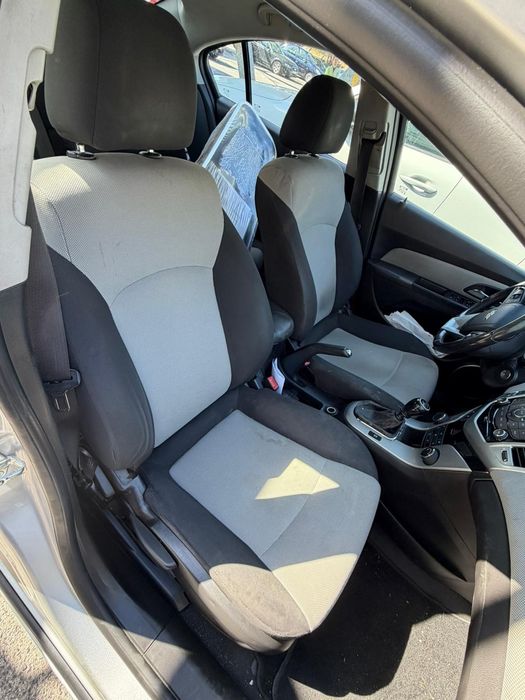 Cruze 2010/2011 215.00 km