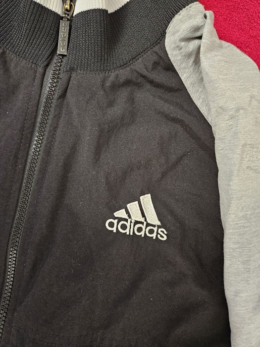 Kurtka wiatrówka adidas z wyszywanym logo od tyłu